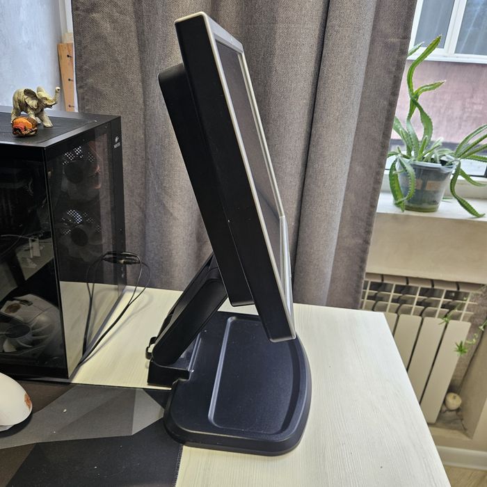 Монитор  HP 1740