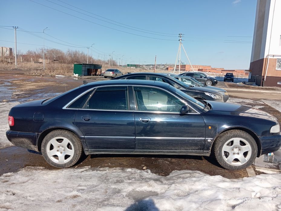 Продам Ауди А8 в среднем состоянии