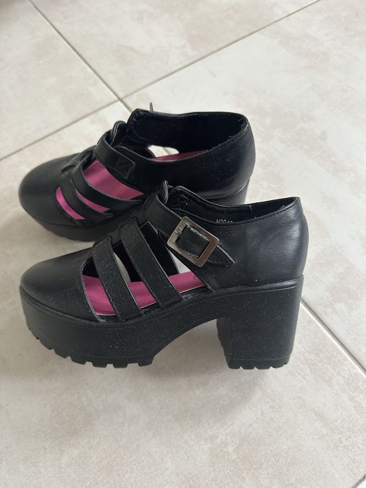 Сандали за момиченце на ток