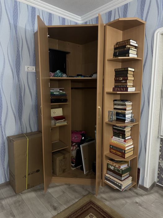 Продам угловой шкаф