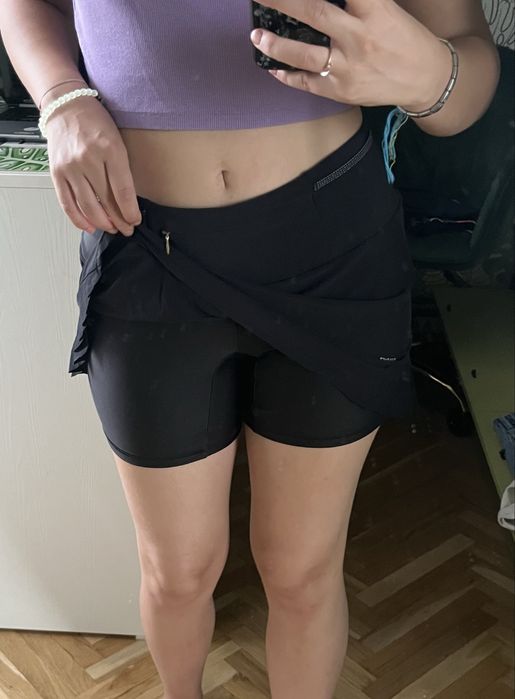 Fusta neaga de tenis