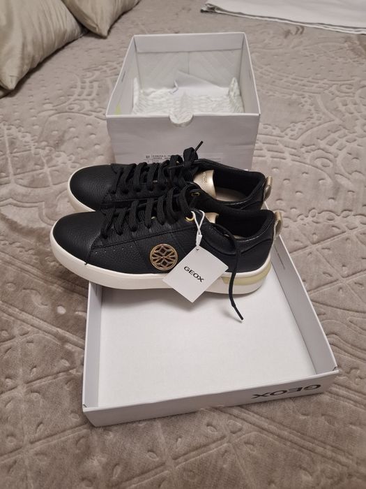 Черни дамски кецове нови