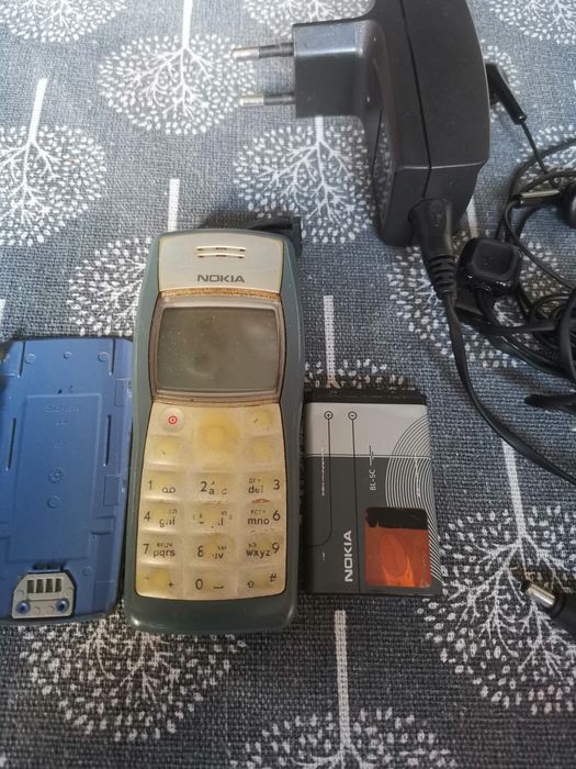 Nokia  100 стар модел