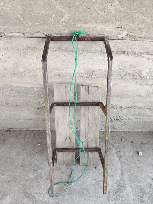 Продам санку железную.