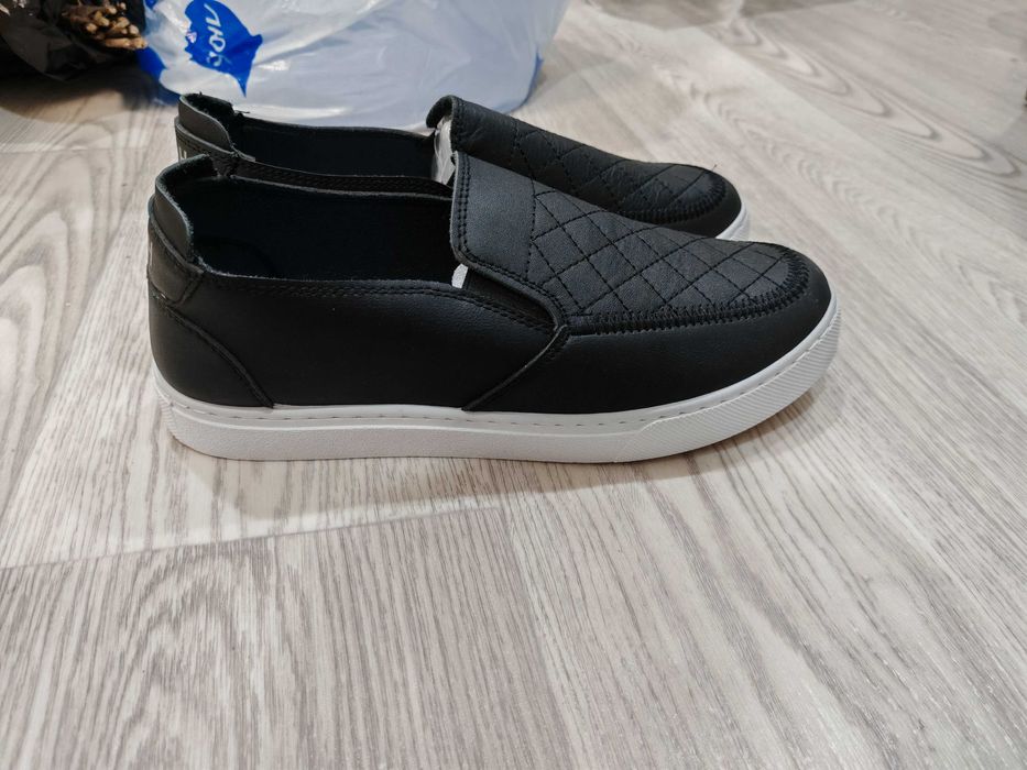 Продам лоферы и туфли