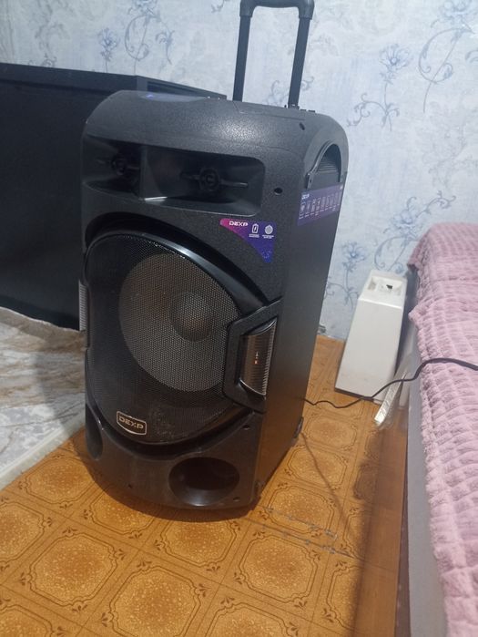 Продам колонку  DEXP V880.