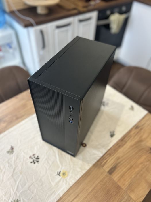 Нов! Много бърз компютър за всекидневна работа и лек гейминг.