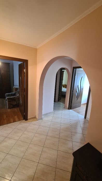 Vând apartament 3 camere Roman