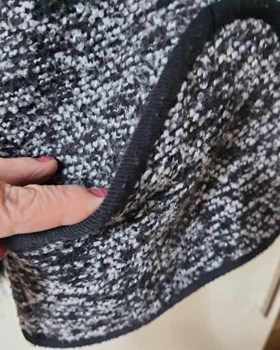 Cardigan elegant gri-negru cu blană – mărimea XXXL