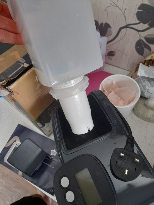 Tommee Tippee машина за бебешко мляко