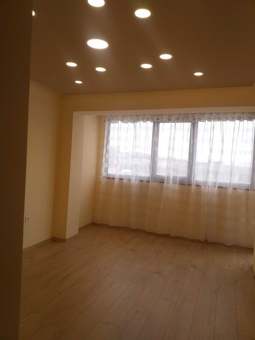 Продава се Офис в Варна, Базар Левски - 120 кв.м за 2500 €/кв.м - Снимка #6