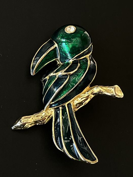 Супер модерна брошка Германия