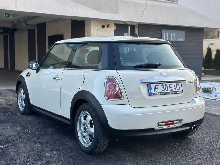 Mini Cooper One 2011 1.6 L benzina automat km reali stare impecabila