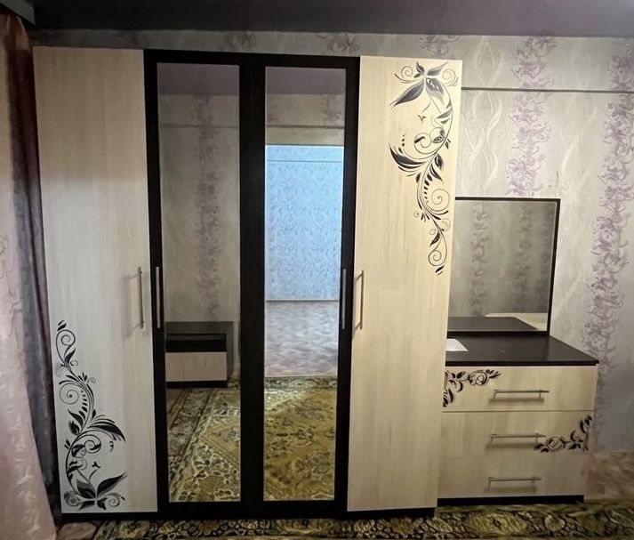 Продам спальный гарнитур