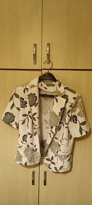 Дамско сако с къс ръ