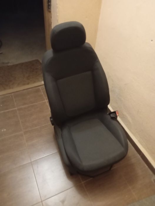 Opel Corsa D, предна дясна седалка