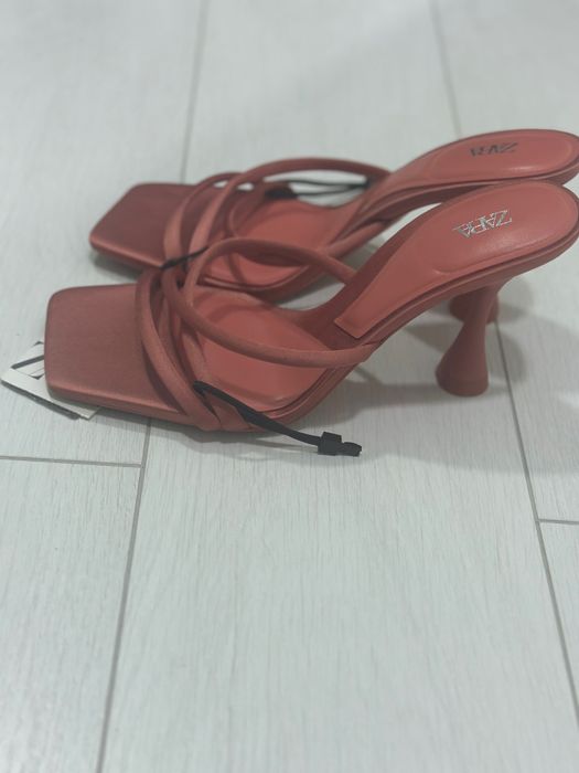 Чехли Zara, чисто нови