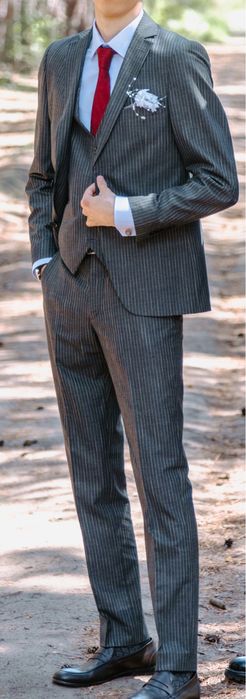 Костюм тройка для мероприятий