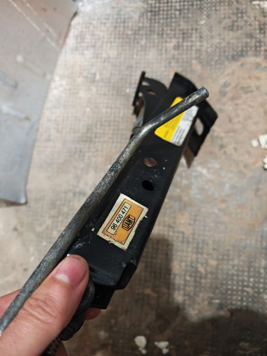 Cric auto portabil