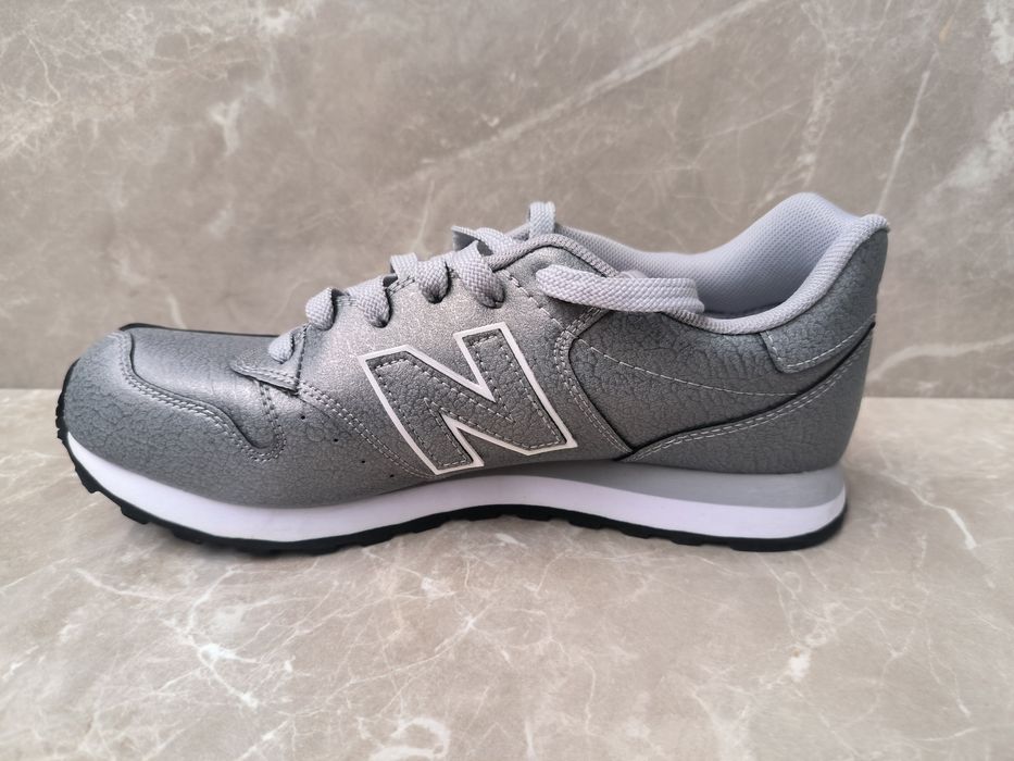 Сникърси New Balance номер 39