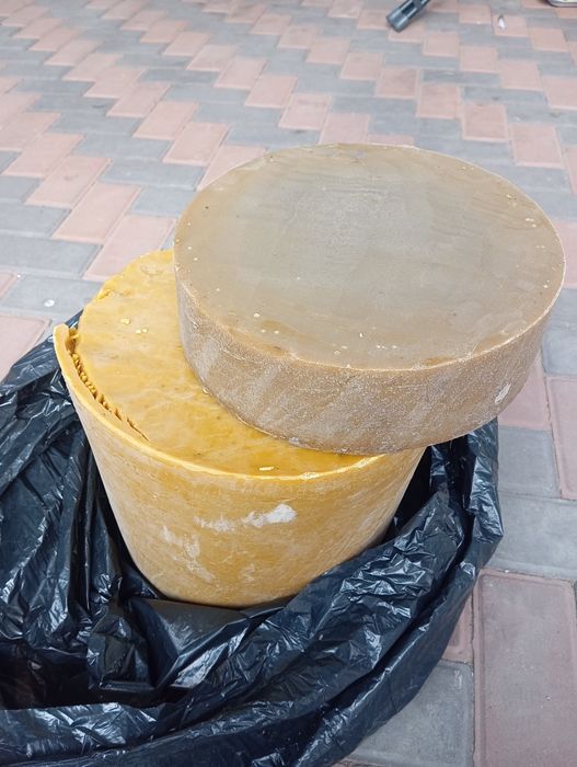 Воск пчелиный.    .