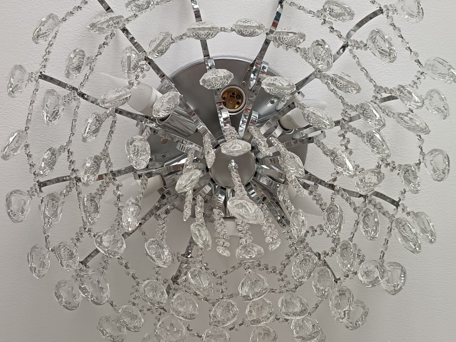 Люстра гостевая продам