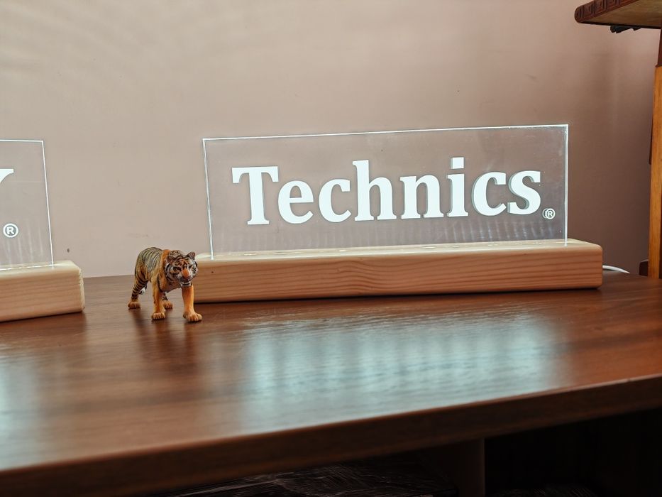 Pentru iubitorii și împătimiții muzicii Hi-Fi. Absolut superbe. Noi !