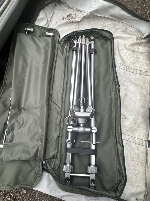 Лодка ,2удилище,2 катушка , держатель