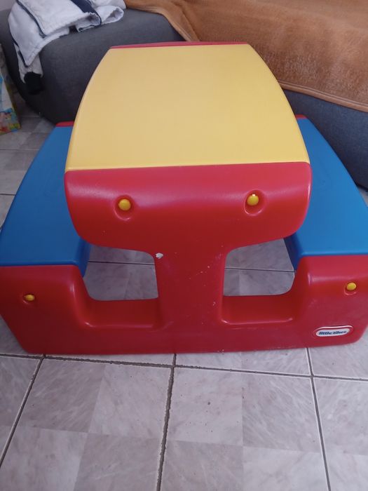 Детска маса с две пейки и Детска къщичка