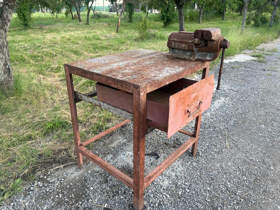 Vând banc și menghina