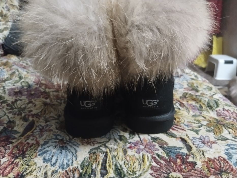 Новые угги с натуральным  мехом