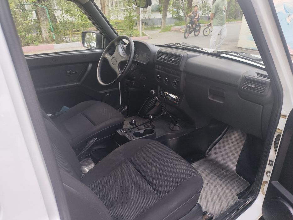 Нива легенда 4 дверная