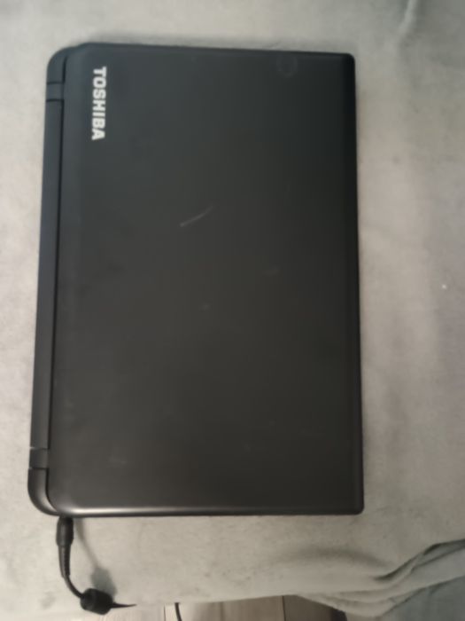 Vând laptop Toshiba