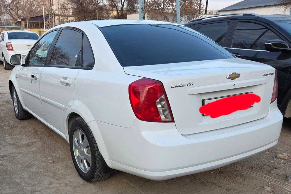 Gentra 2-positsiya mexanik sotiladi arzon narxda