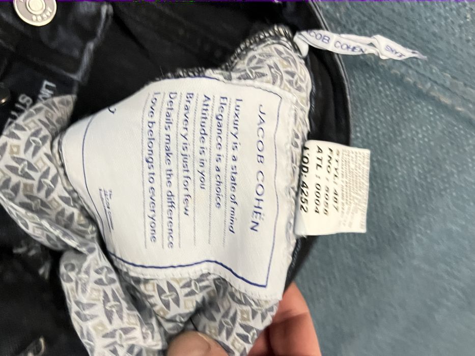 Нов модел дънки JACOB COHEN.С етикети всичко от до.Всички размери.