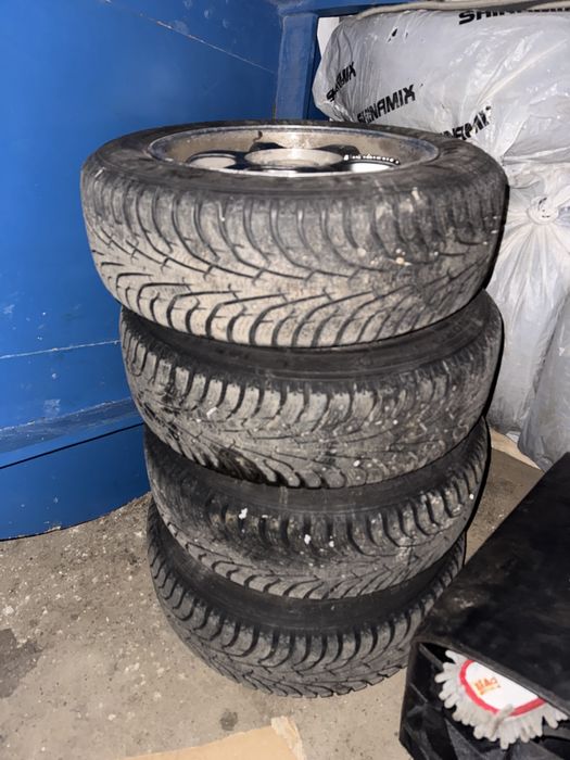 Продам диски с покрышками зимние