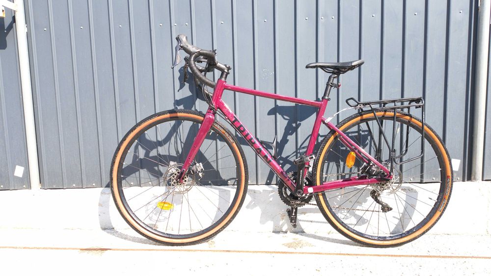 Bicicleta Gravel Triban 520 echipare Shimano 105, 10,7KG, marime M (nu Cube, Merida, Scott)