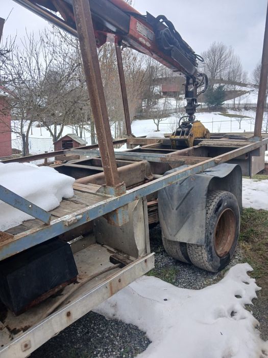 Camion Iveco cu macara