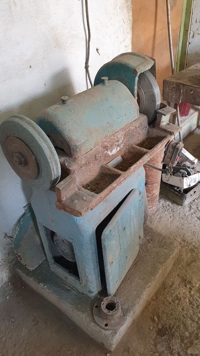 Токарный станок сотилади