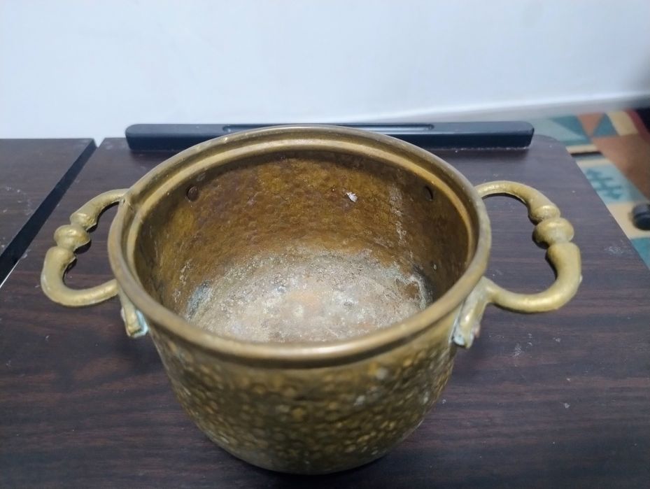 Старинен меден съд