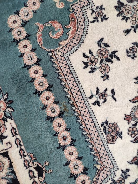 Автентичен вълнен килим