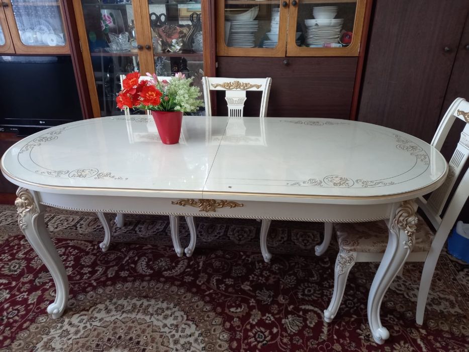 Продам стол и стулья