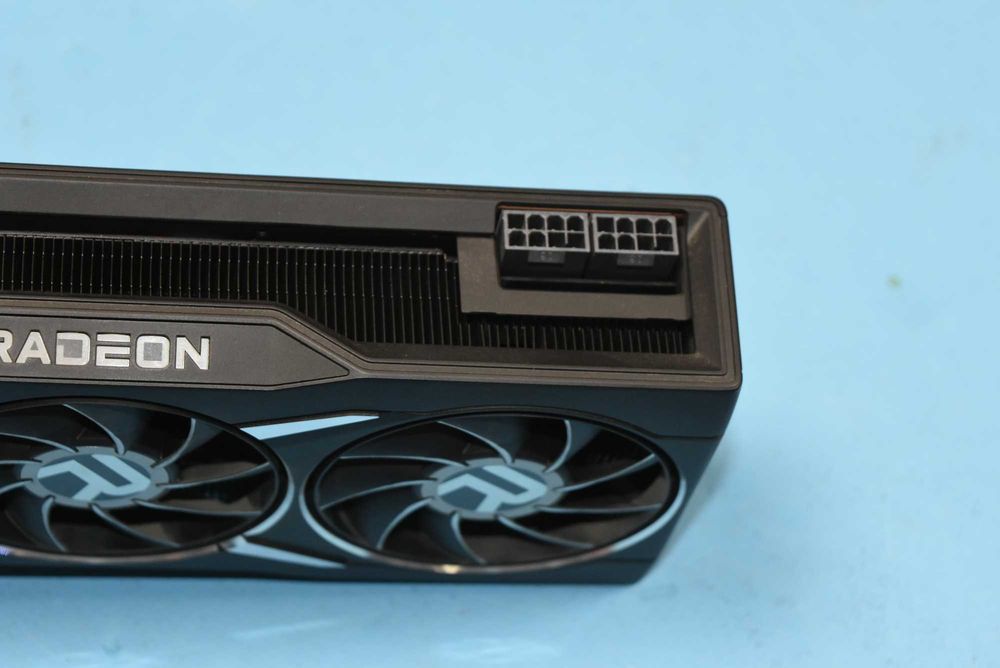 Radeon RX 6800 XT Midnight Black Edition 16 GB в кутия . КАто нова . Видео карта 16 GB .