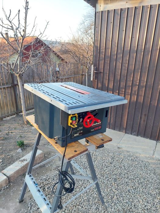 Circular pentru lemn de banc Einhell.