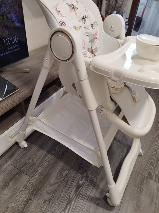 Столче за хранене НОВО Moni - Surprise, бяло + подарък