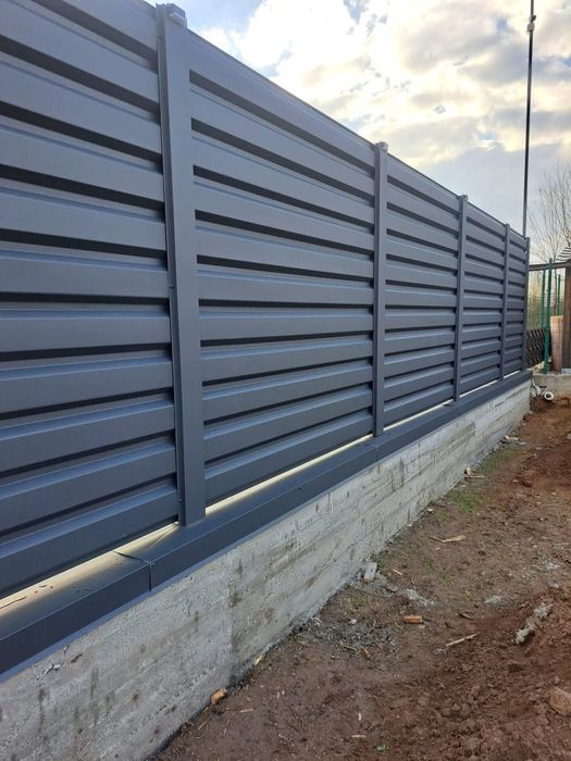 Garduri si porti din sipca metalica, panou stil jaluzele, tabla, plasa