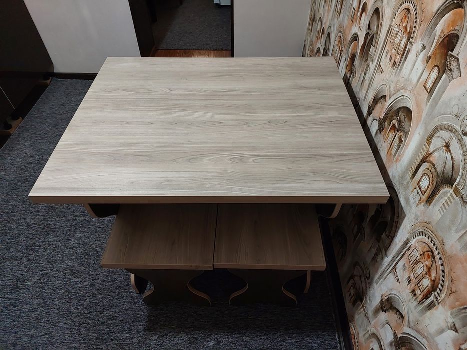 Сотилади, Продается стол обеденный с табуретками- стульями.