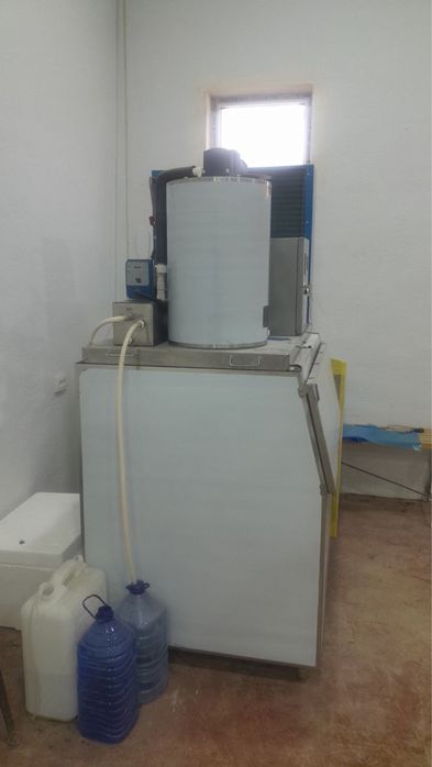 "Чешуйчатый льдогенератор Icesnow (1 тонна/сутки) — 2025 г.в."