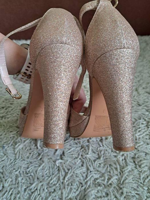 Sandale de ocazie marime 35