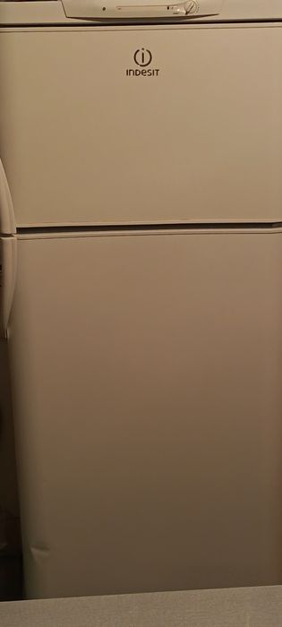 Двухкамерный Холодильник Indesit